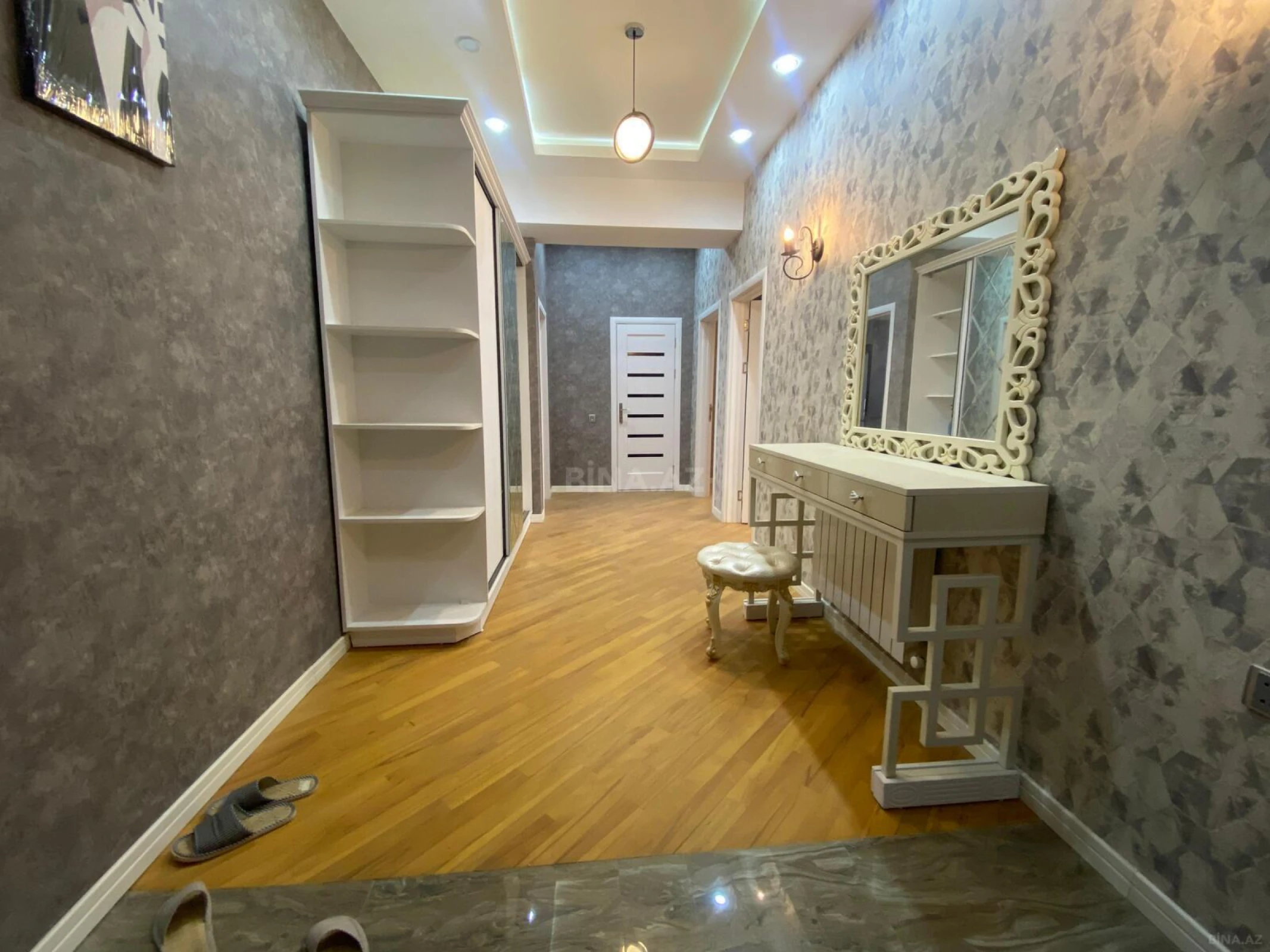 Kirayə verilir 2 otaqlı mənzil 100 m²