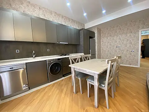 Kirayə verilir 2 otaqlı mənzil 100 m²