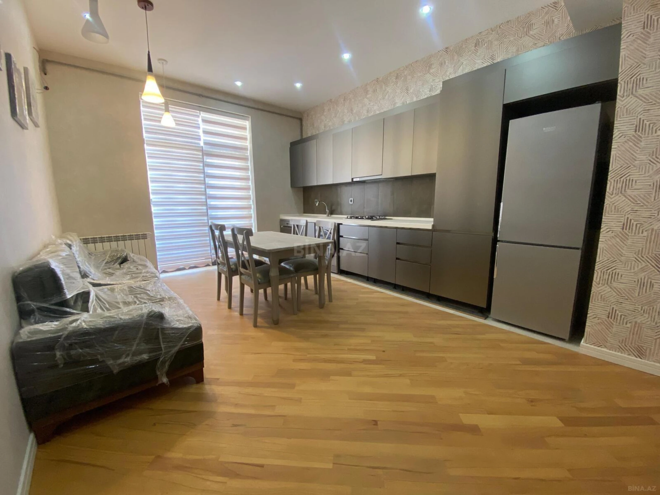 Kirayə verilir 2 otaqlı mənzil 100 m²