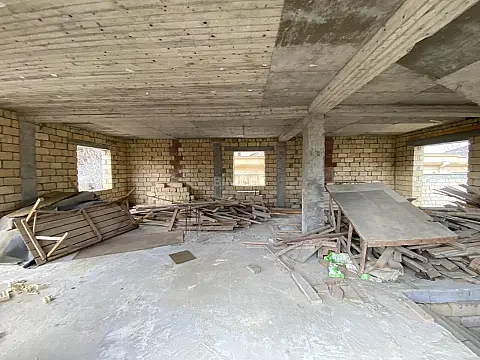 Satılır 5 otaqlı həyət evi 370 m²