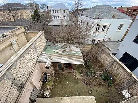 Satılır 5 otaqlı həyət evi 370 m²