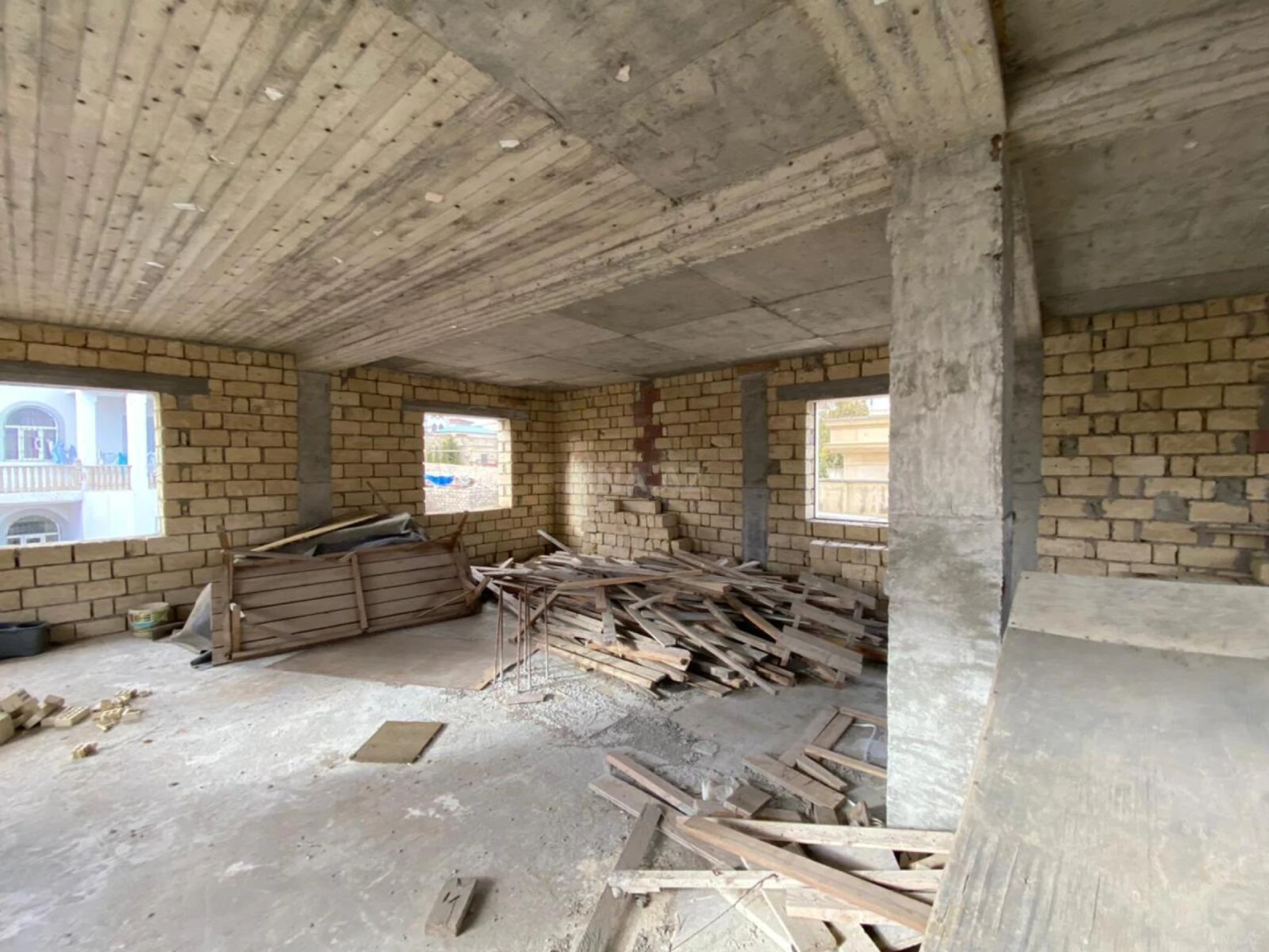 Satılır 5 otaqlı həyət evi 370 m²