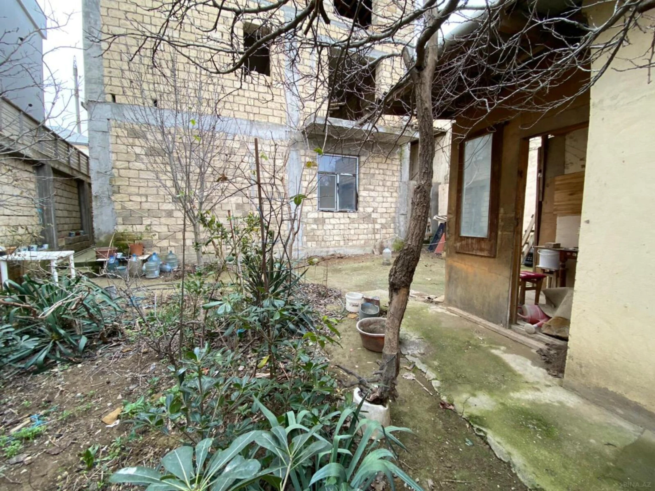 Satılır 5 otaqlı həyət evi 370 m²