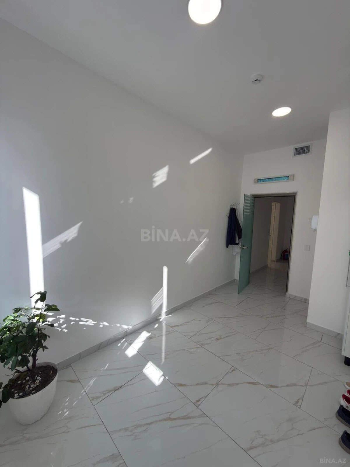 Satılır obyekt 245 m²