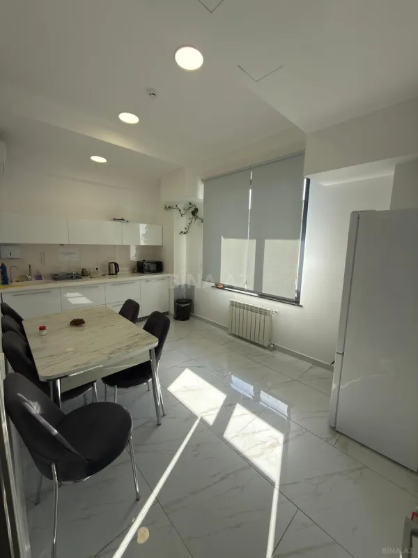 Satılır obyekt 245 m²