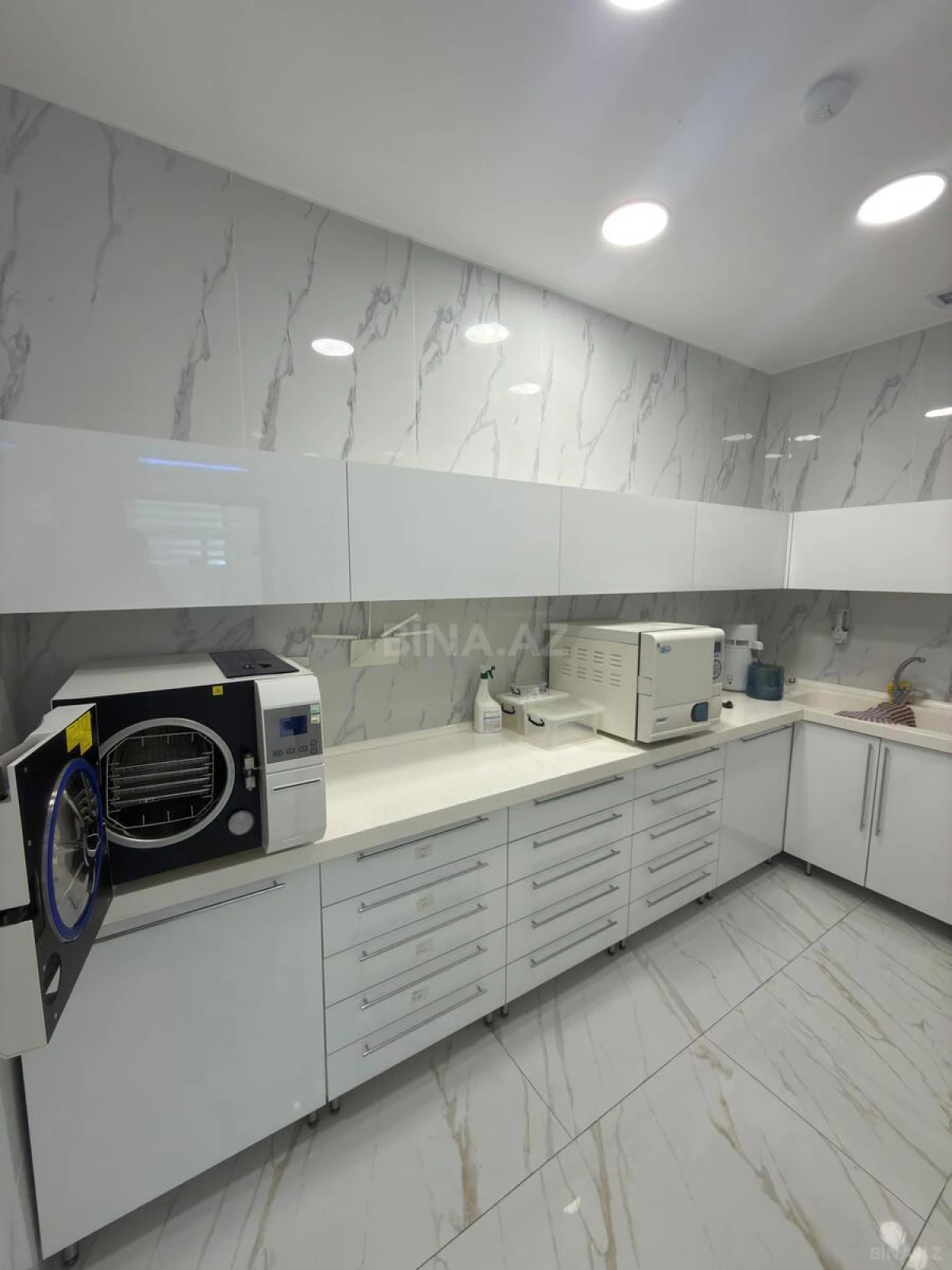 Satılır obyekt 245 m²