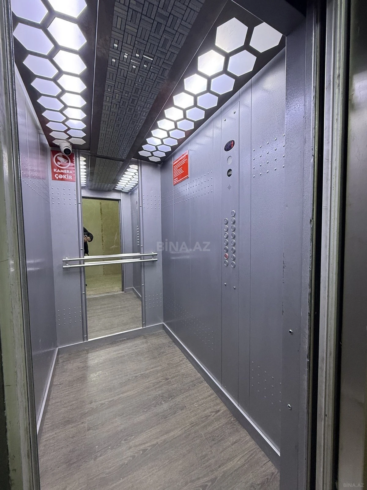 Satılır 2 otaqlı mənzil 78 m²