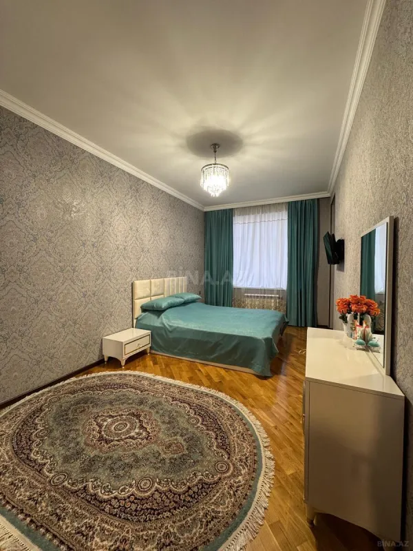 Satılır 2 otaqlı mənzil 78 m²