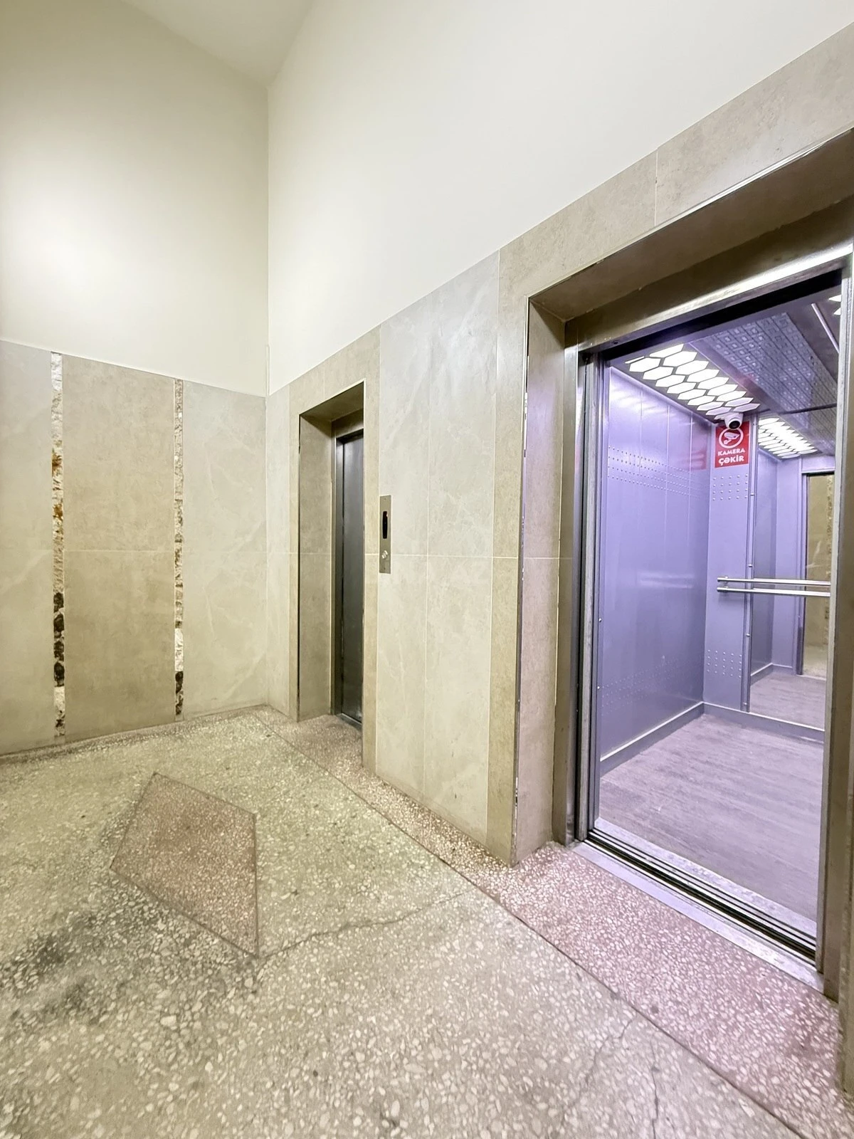 Satılır 2 otaqlı mənzil 78 m²