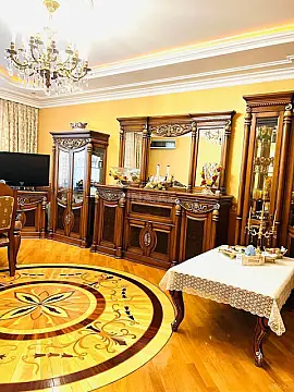 Satılır 4 otaqlı mənzil 160 m²