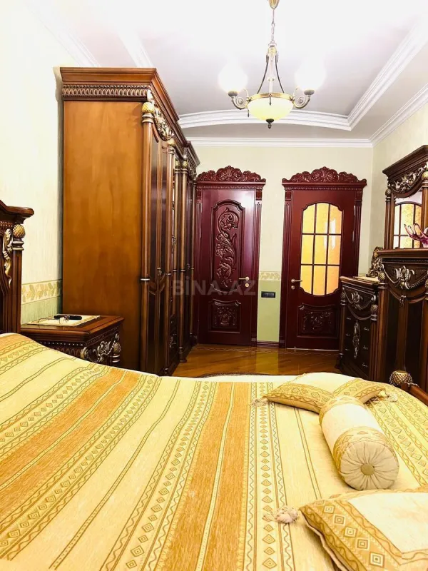 Satılır 4 otaqlı mənzil 160 m²