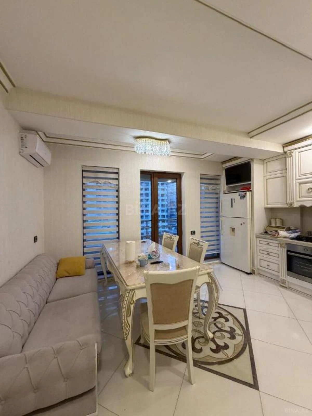 Satılır 4 otaqlı mənzil 175 m²