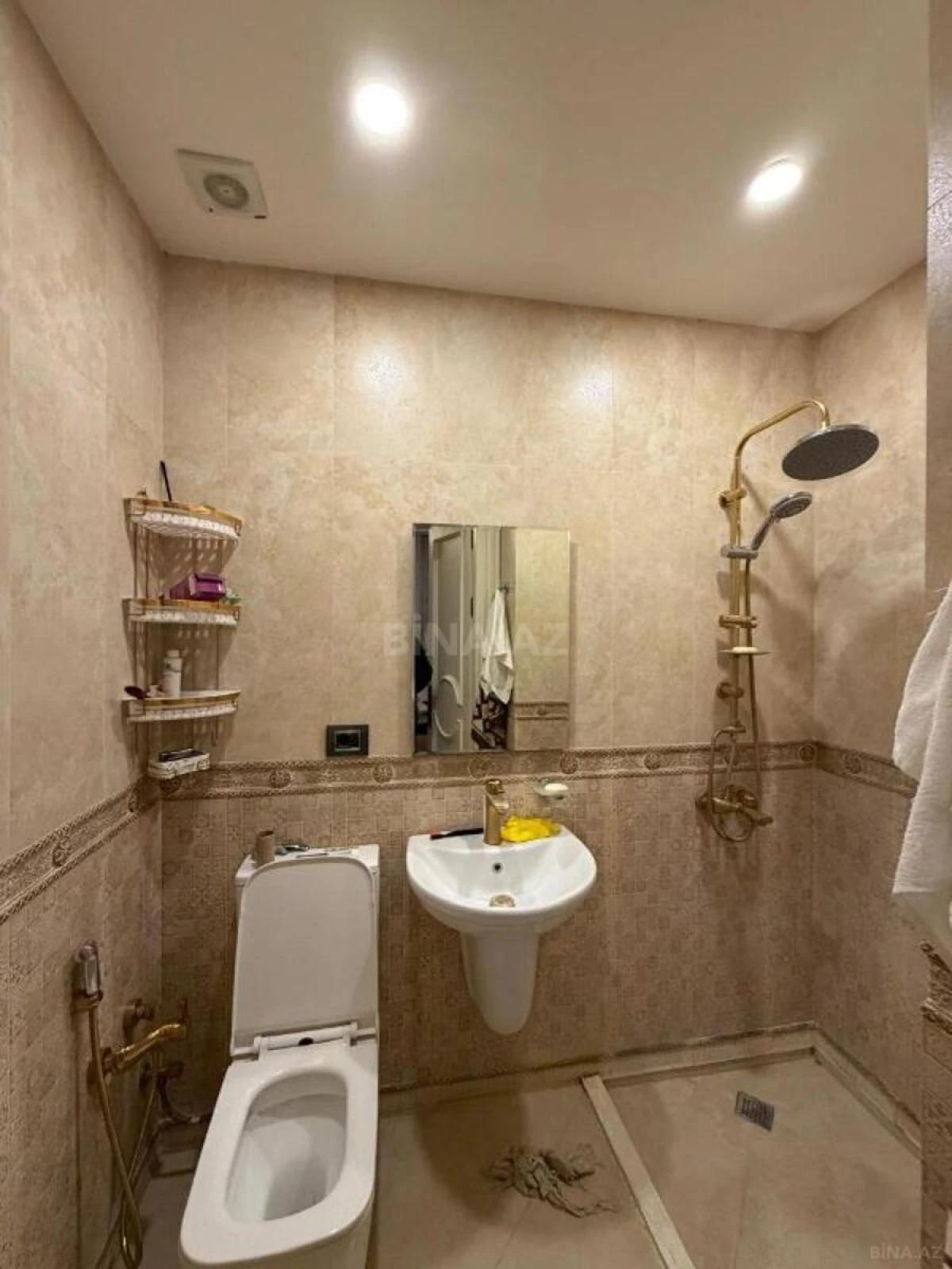 Satılır 4 otaqlı mənzil 175 m²