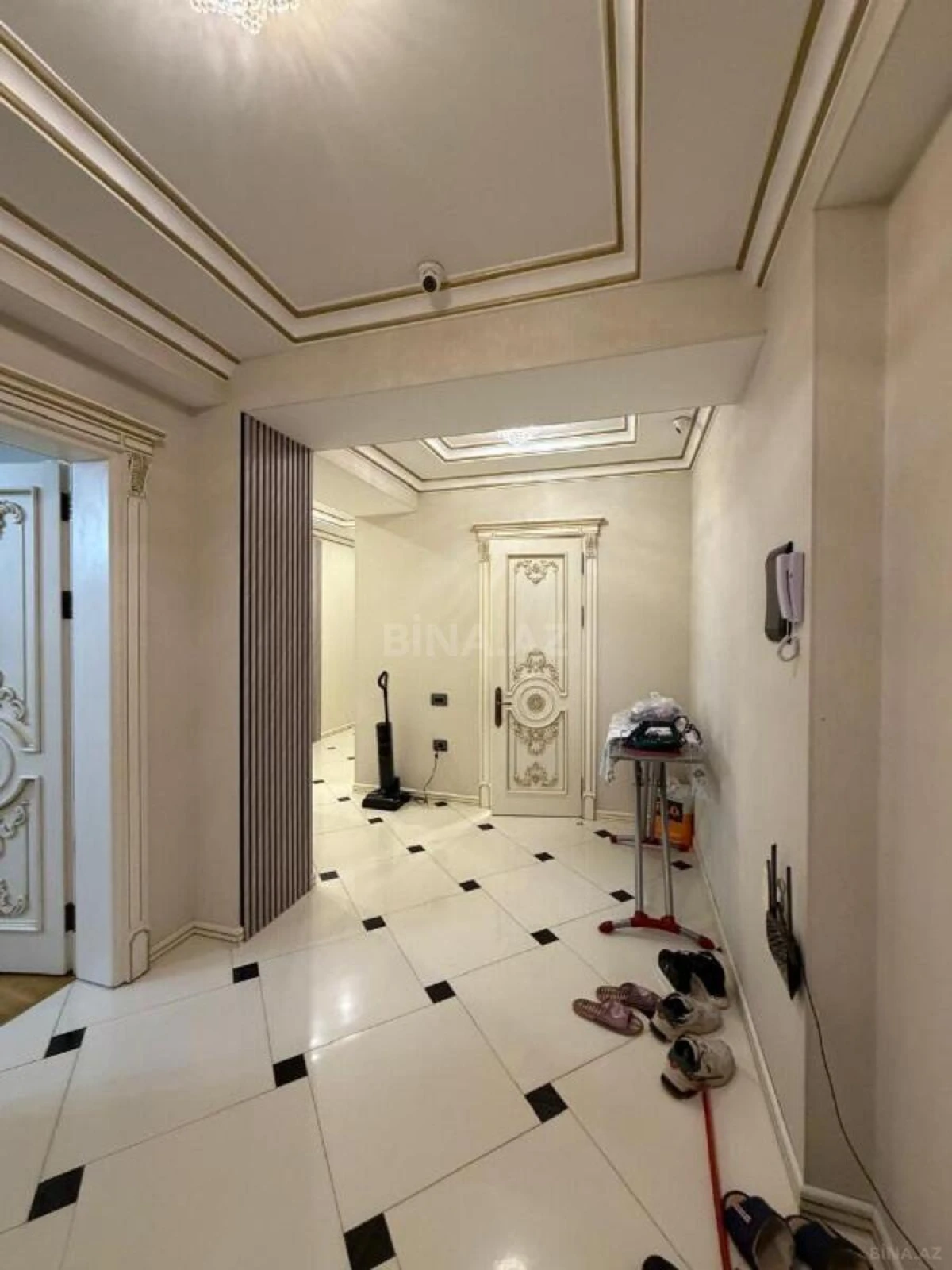 Satılır 4 otaqlı mənzil 175 m²