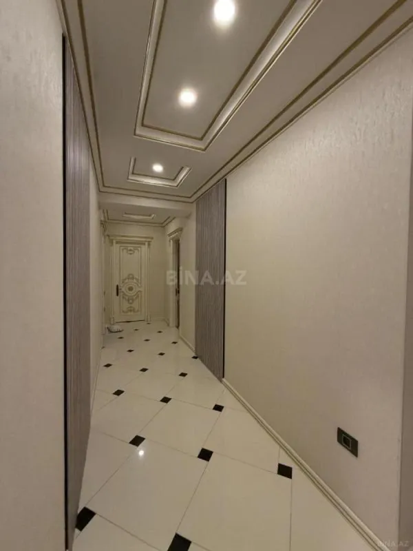 Satılır 4 otaqlı mənzil 175 m²