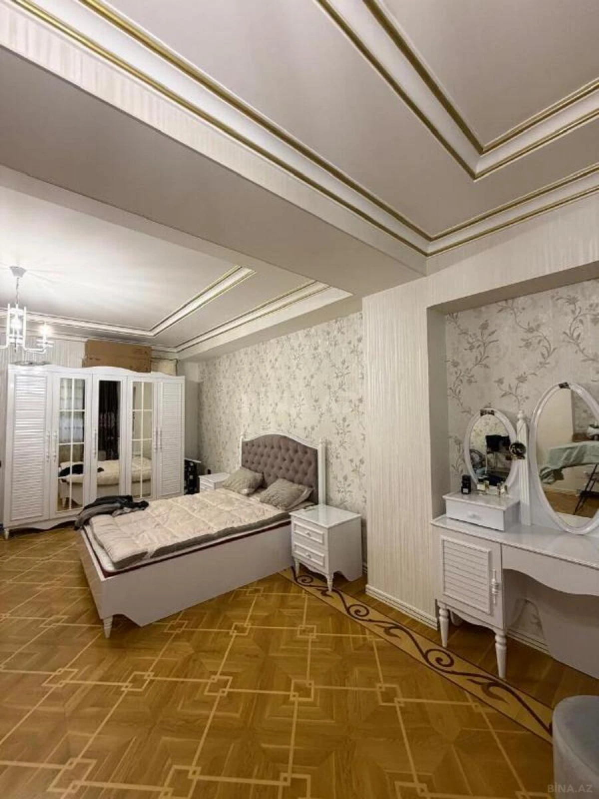 Satılır 4 otaqlı mənzil 175 m²