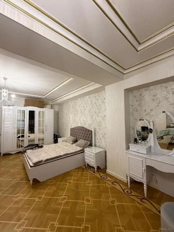 Satılır 4 otaqlı mənzil 175 m²