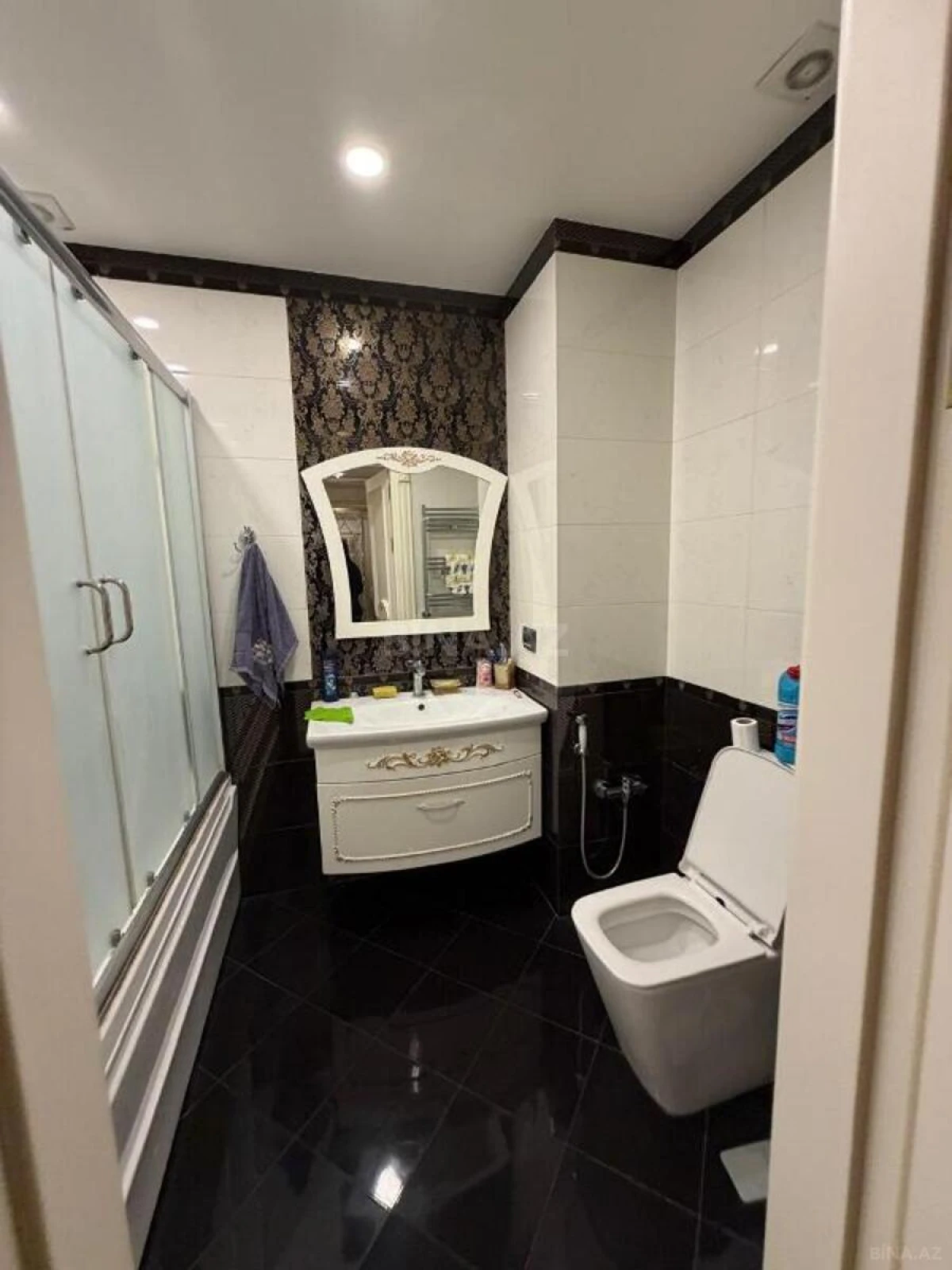 Satılır 4 otaqlı mənzil 175 m²
