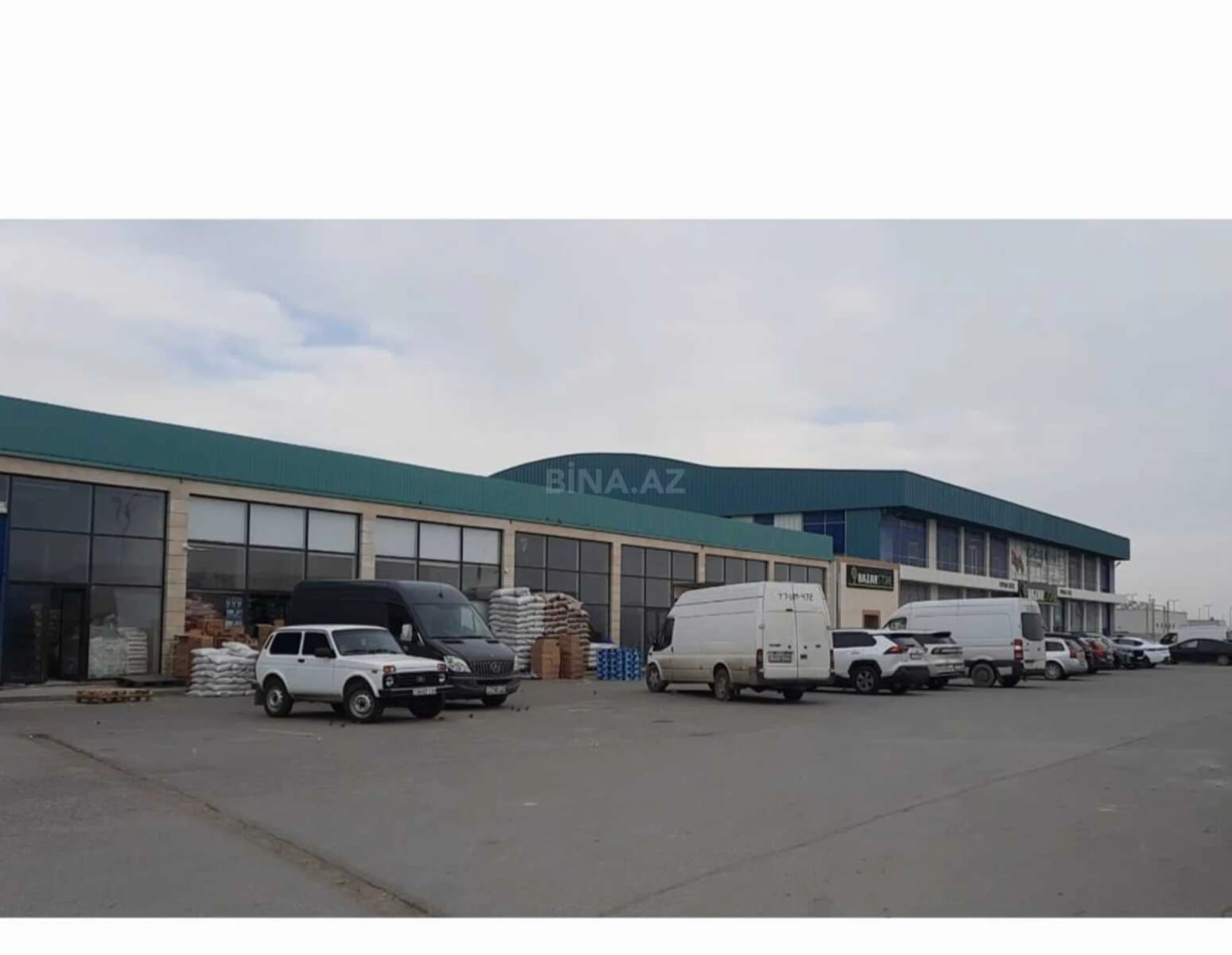 Satılır obyekt 650 m²