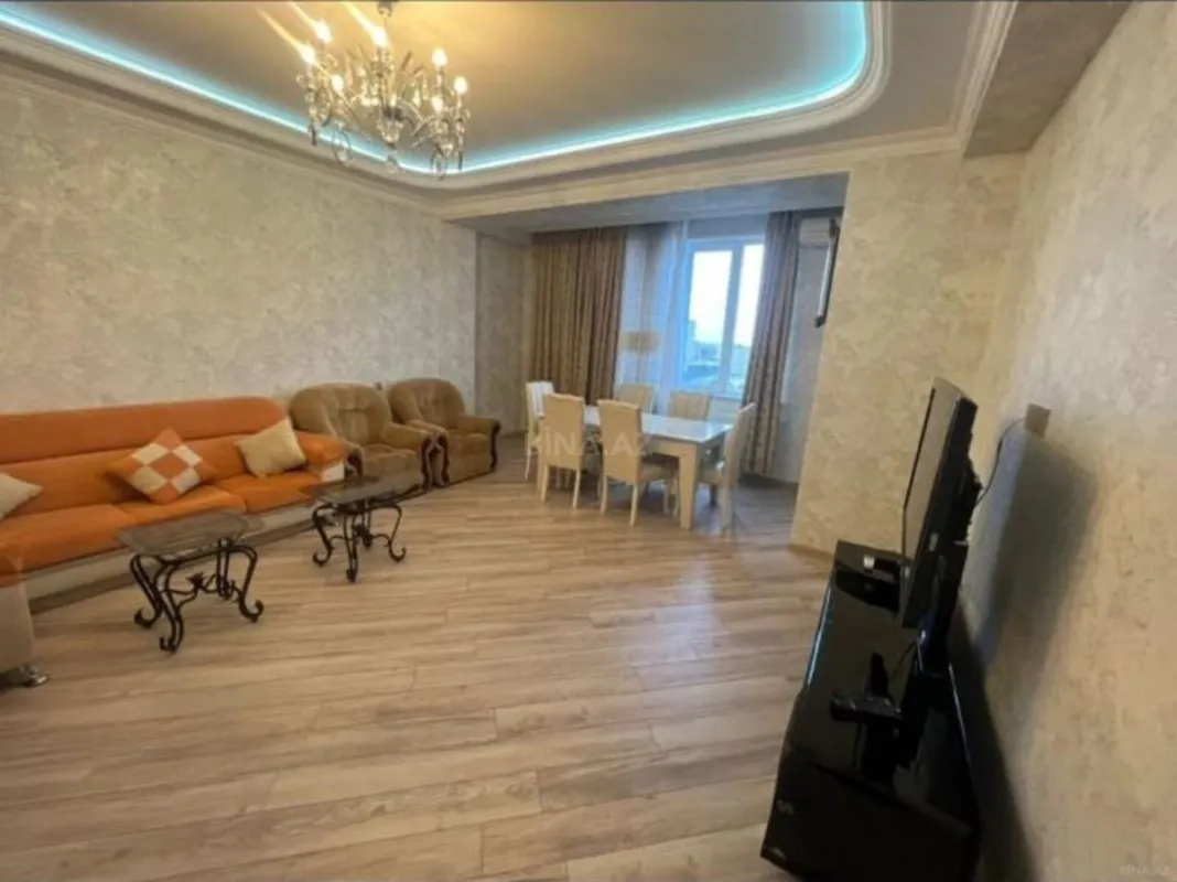 Kirayə verilir 2 otaqlı mənzil 85 m²