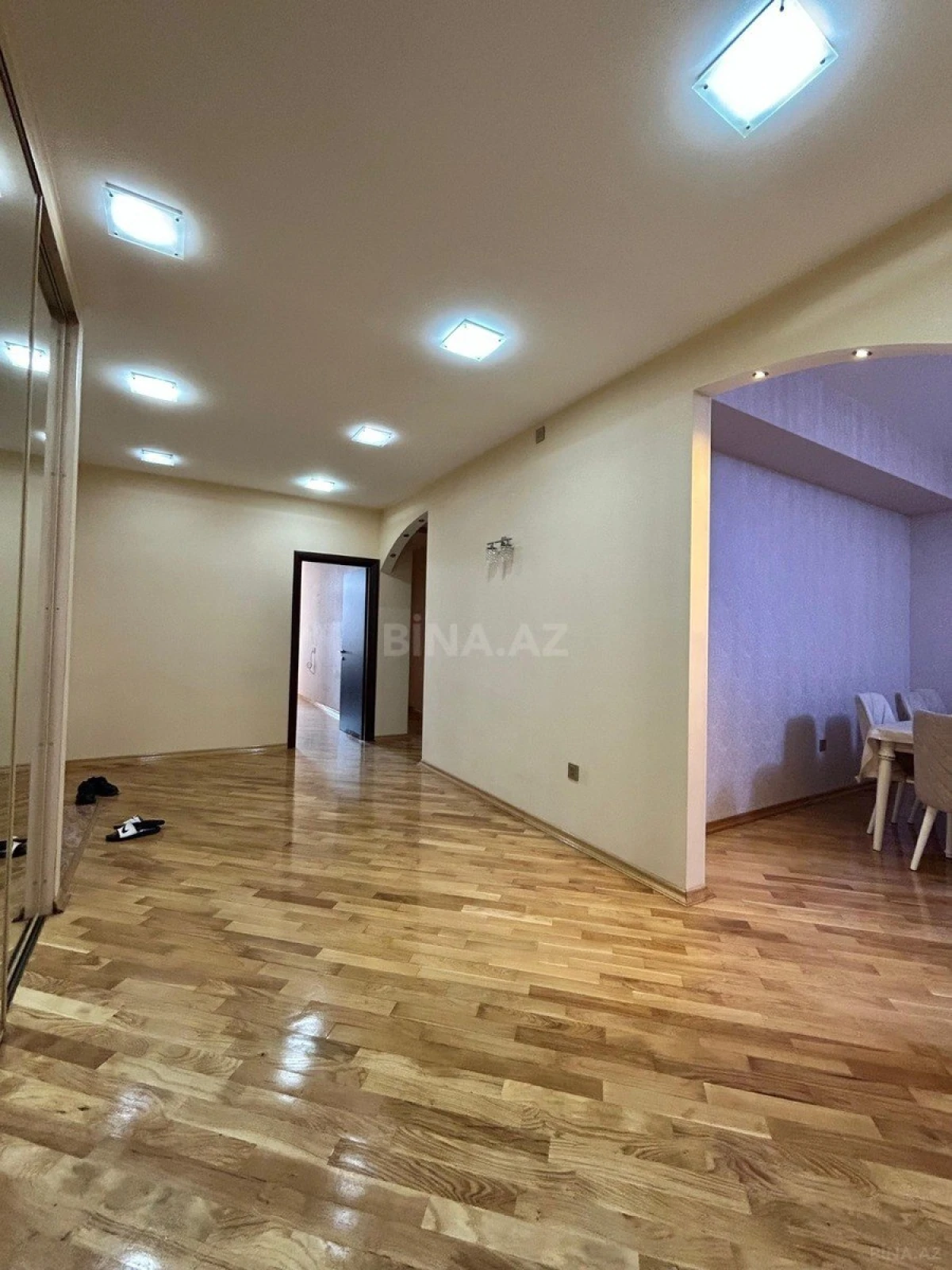 Kirayə verilir 4 otaqlı mənzil 150 m²