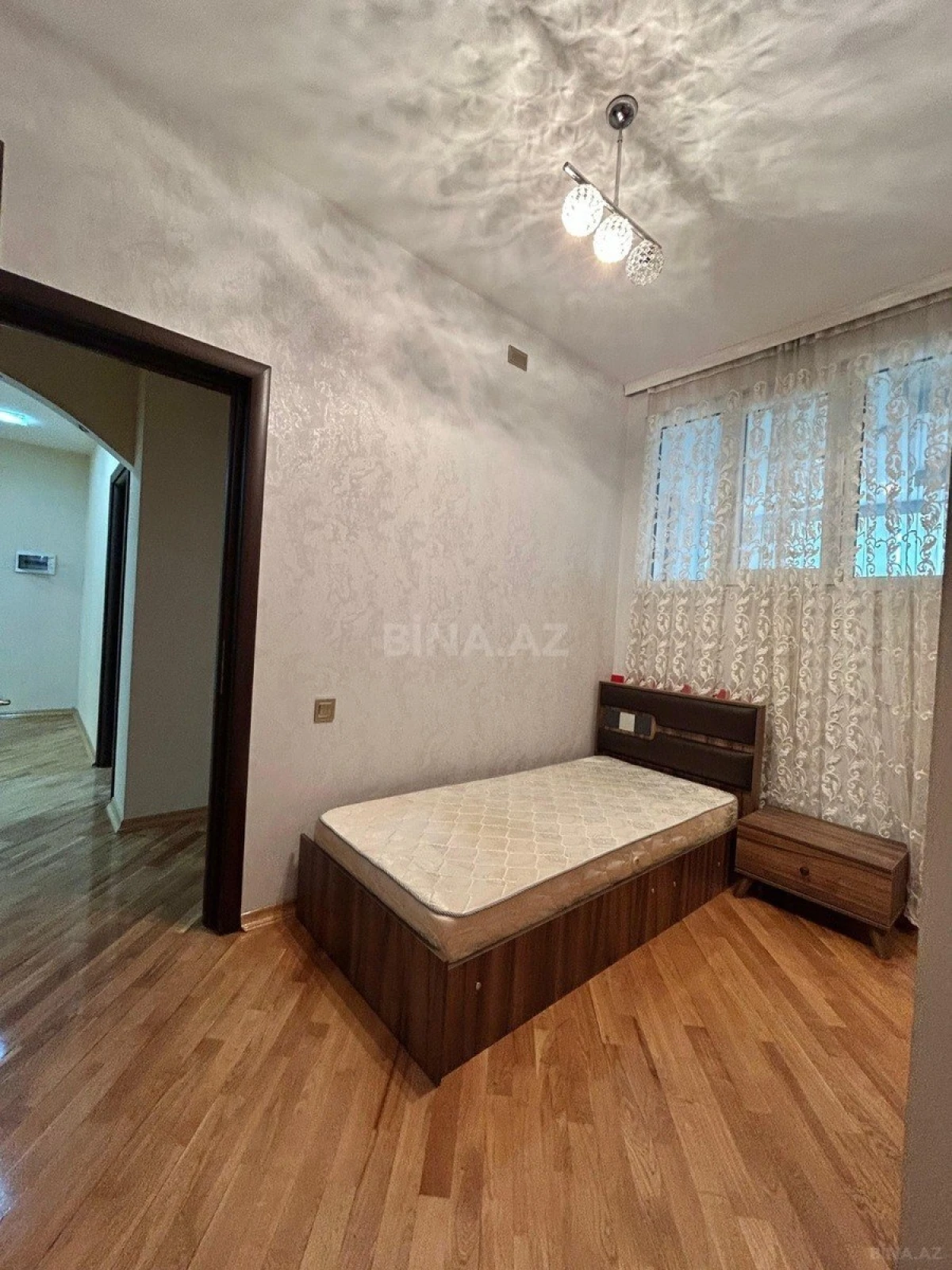 Kirayə verilir 4 otaqlı mənzil 150 m²