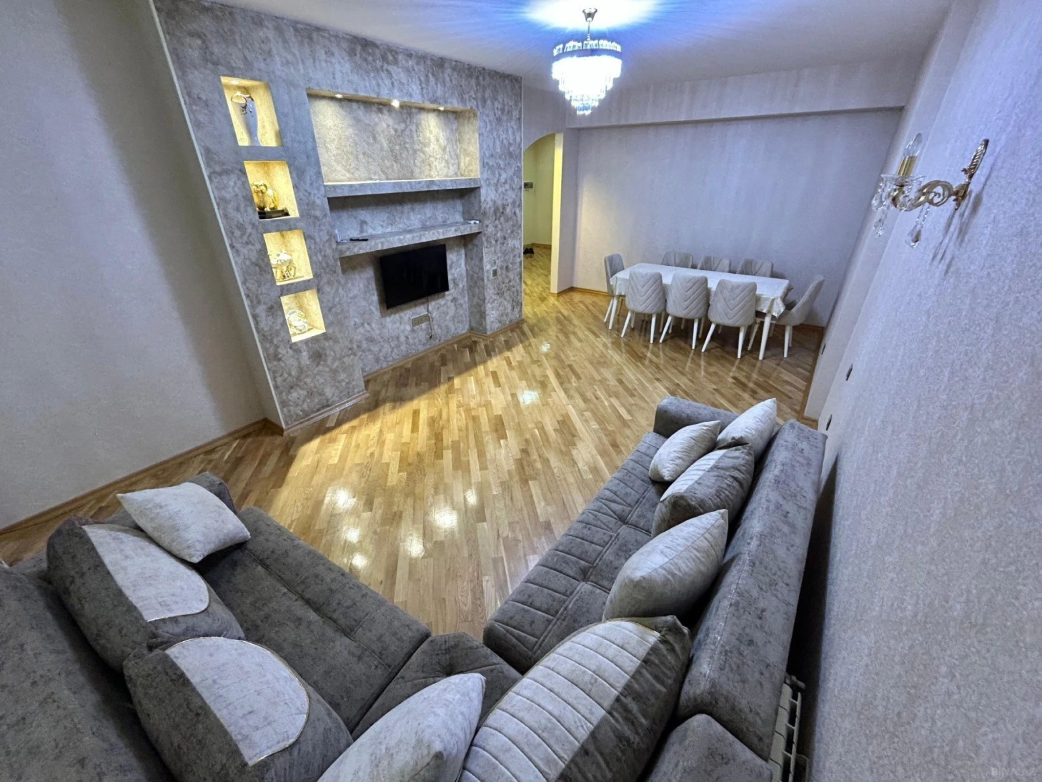Kirayə verilir 4 otaqlı mənzil 150 m²