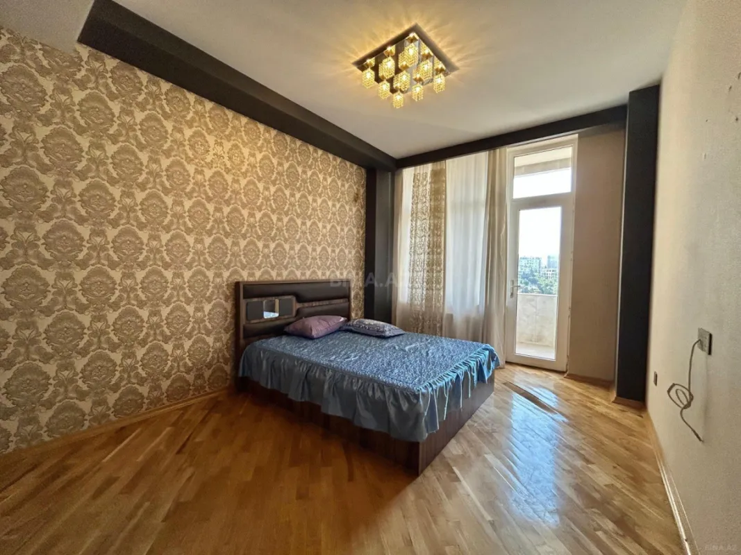 Kirayə verilir 4 otaqlı mənzil 150 m²