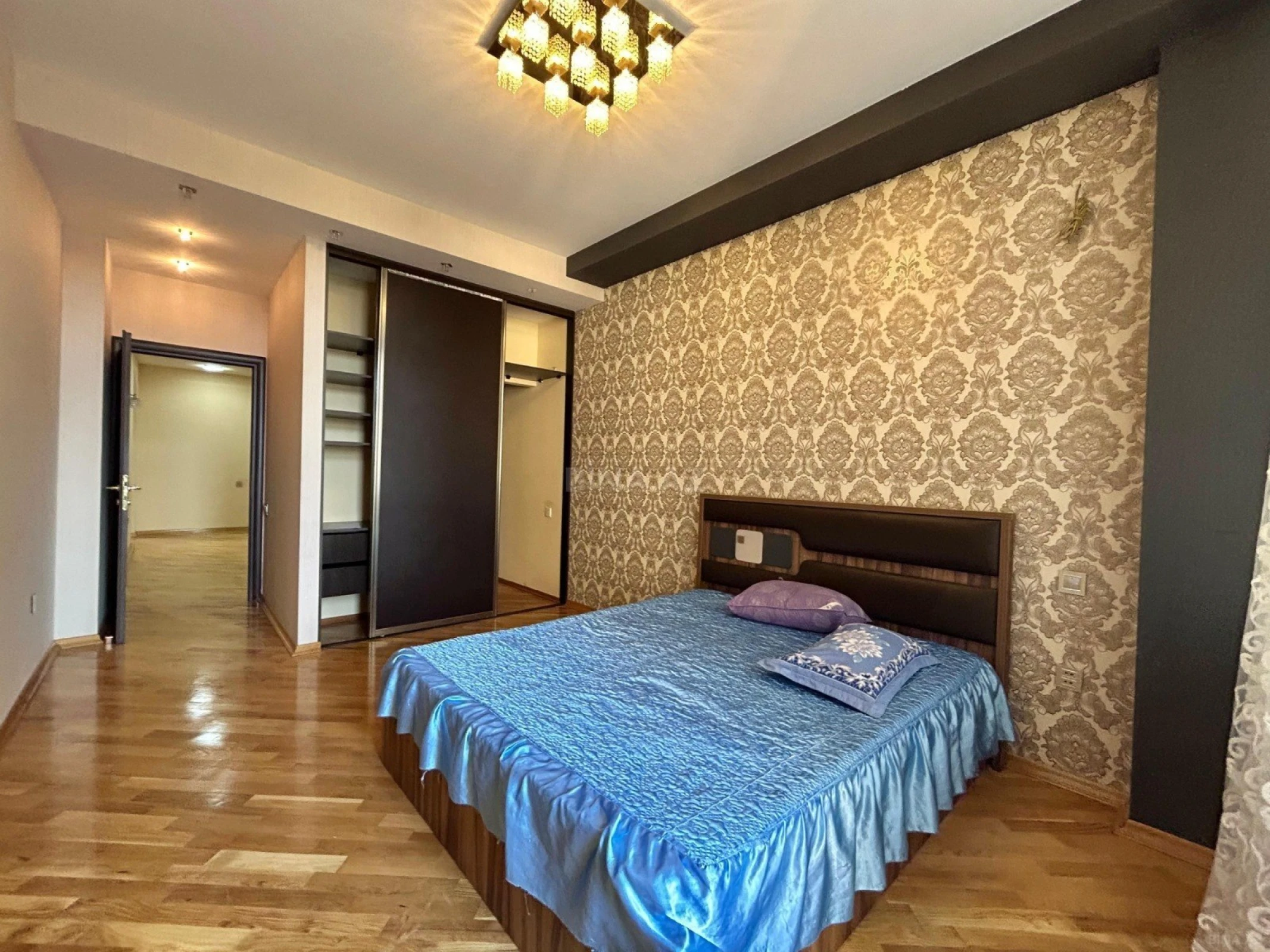 Kirayə verilir 4 otaqlı mənzil 150 m²