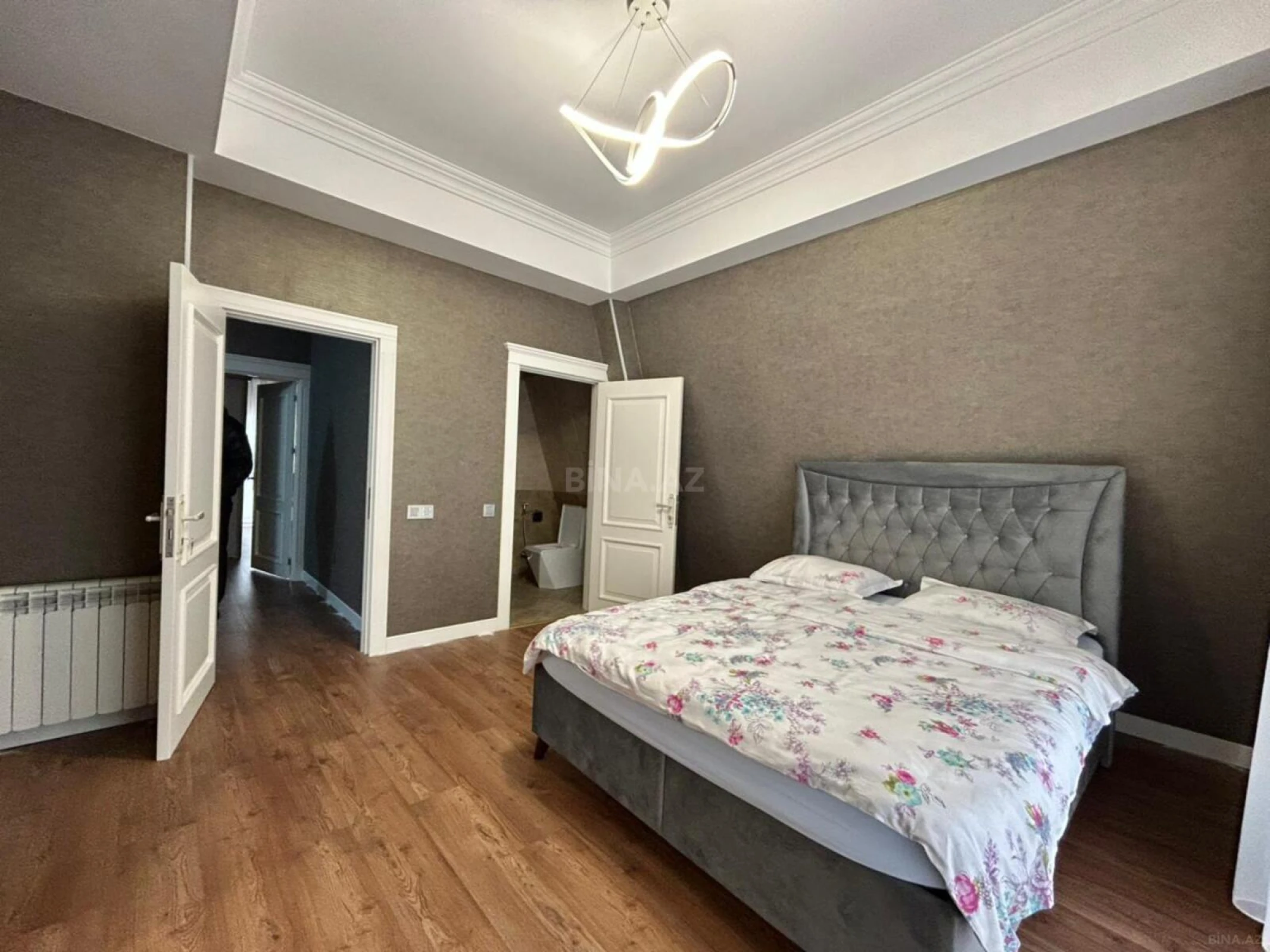 Kirayə verilir 4 otaqlı mənzil 150 m²