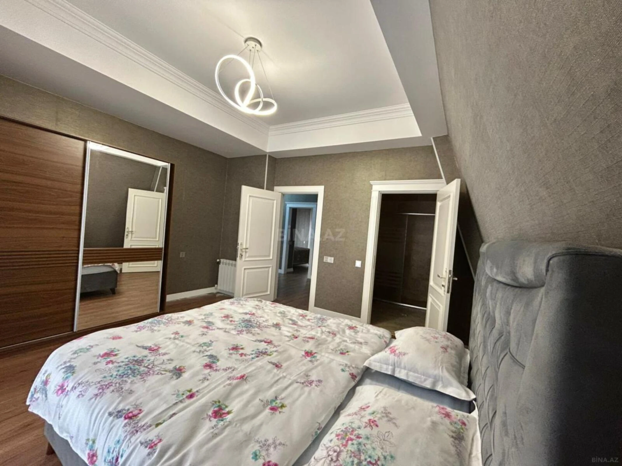 Kirayə verilir 4 otaqlı mənzil 150 m²