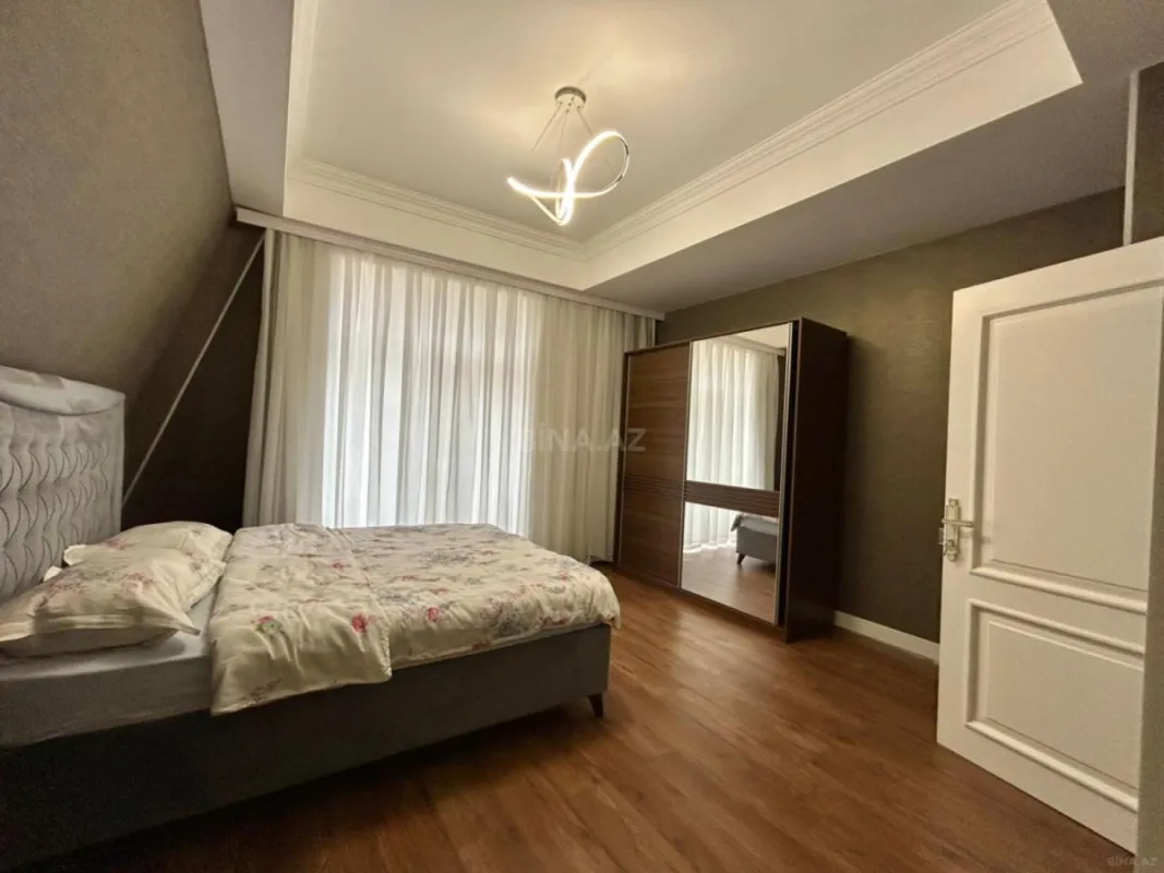 Kirayə verilir 4 otaqlı mənzil 150 m²