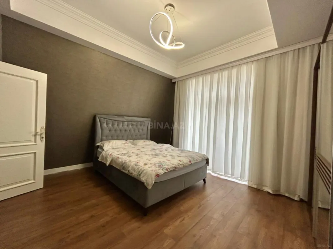 Kirayə verilir 4 otaqlı mənzil 150 m²