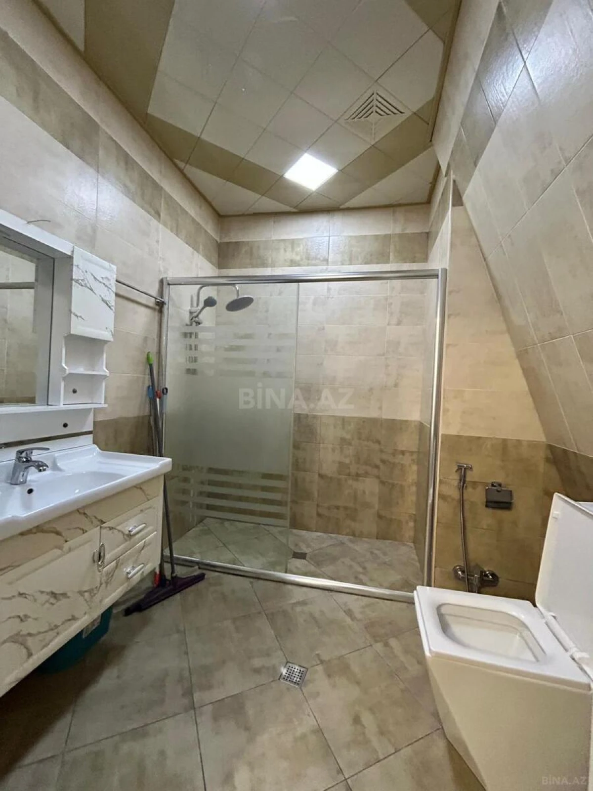 Kirayə verilir 4 otaqlı mənzil 150 m²