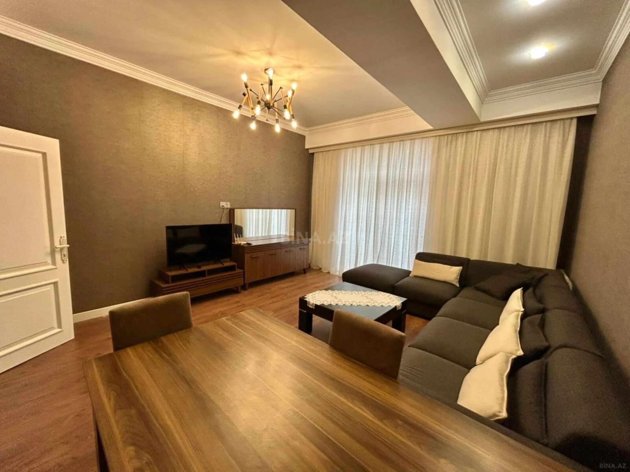 Kirayə verilir 4 otaqlı mənzil 150 m²