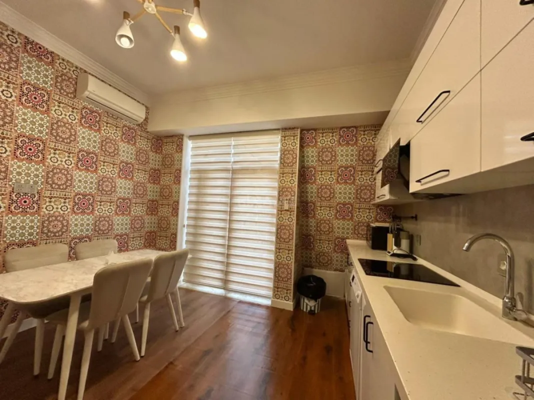 Kirayə verilir 4 otaqlı mənzil 150 m²