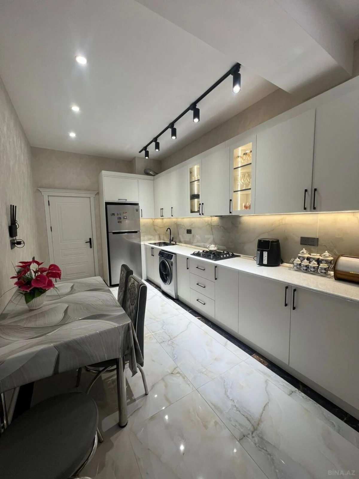 Satılır 2 otaqlı mənzil 90 m²