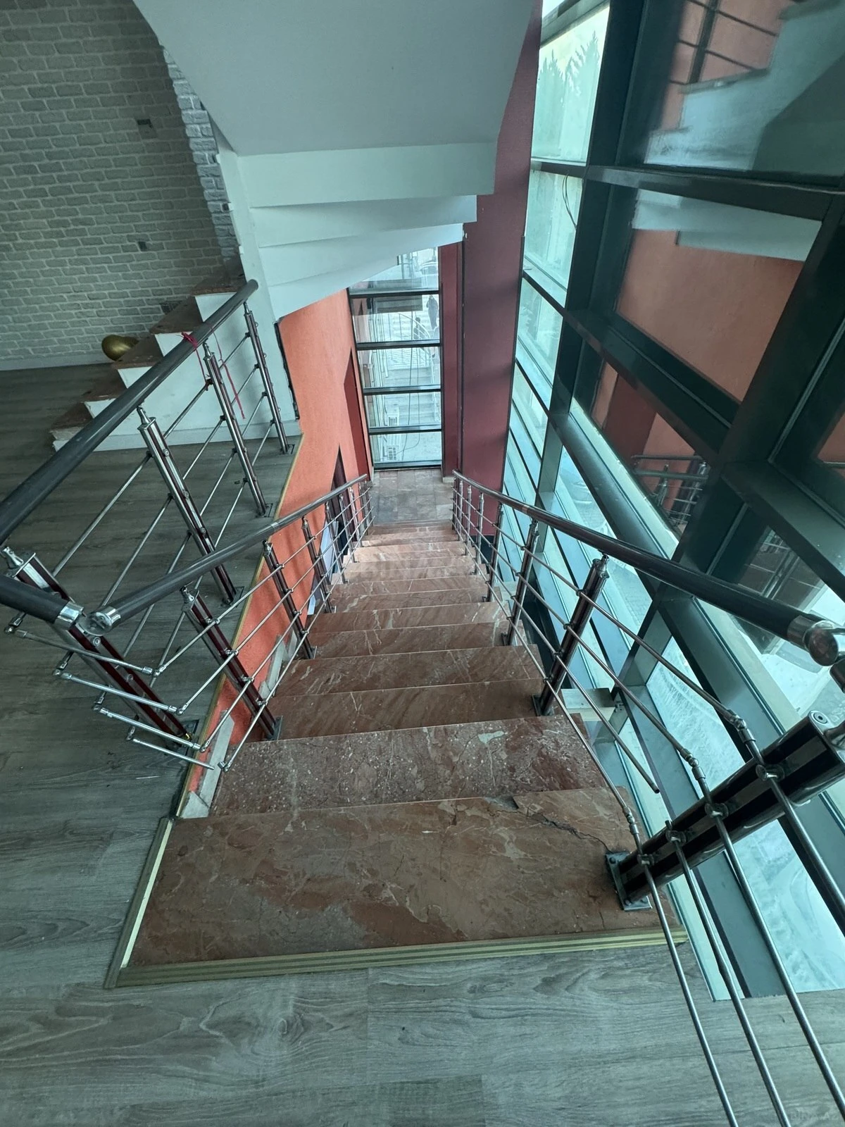 Kirayə verilir obyekt 260 m²