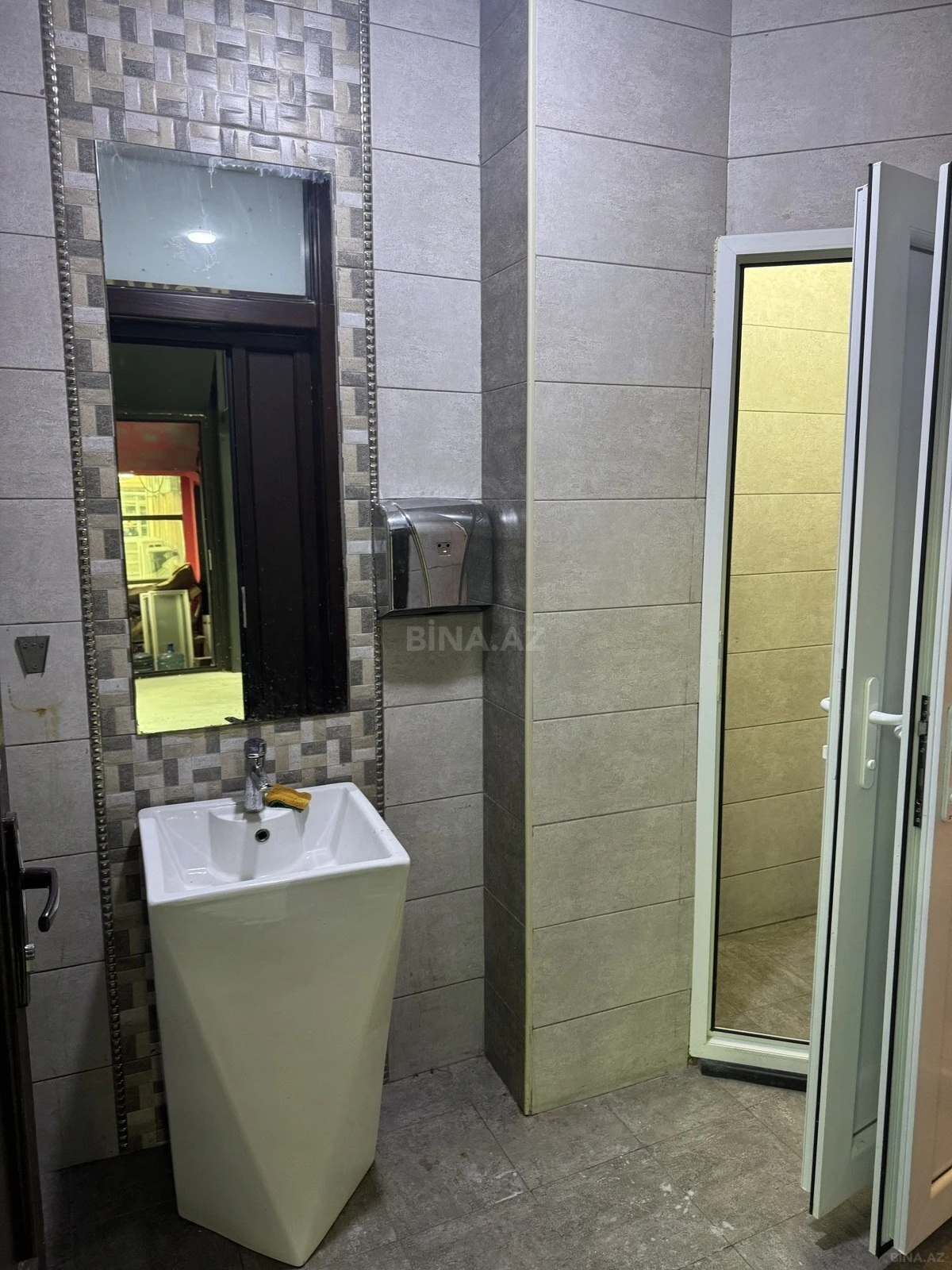 Kirayə verilir obyekt 260 m²