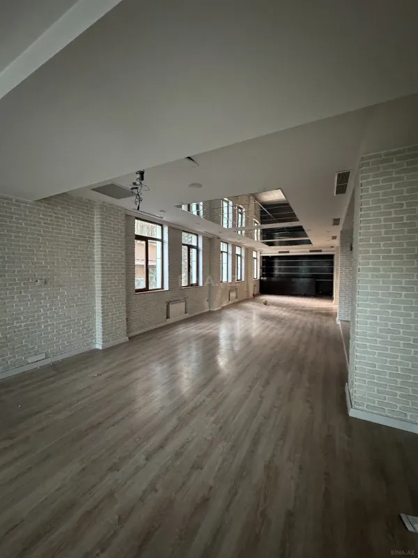 Kirayə verilir obyekt 260 m²