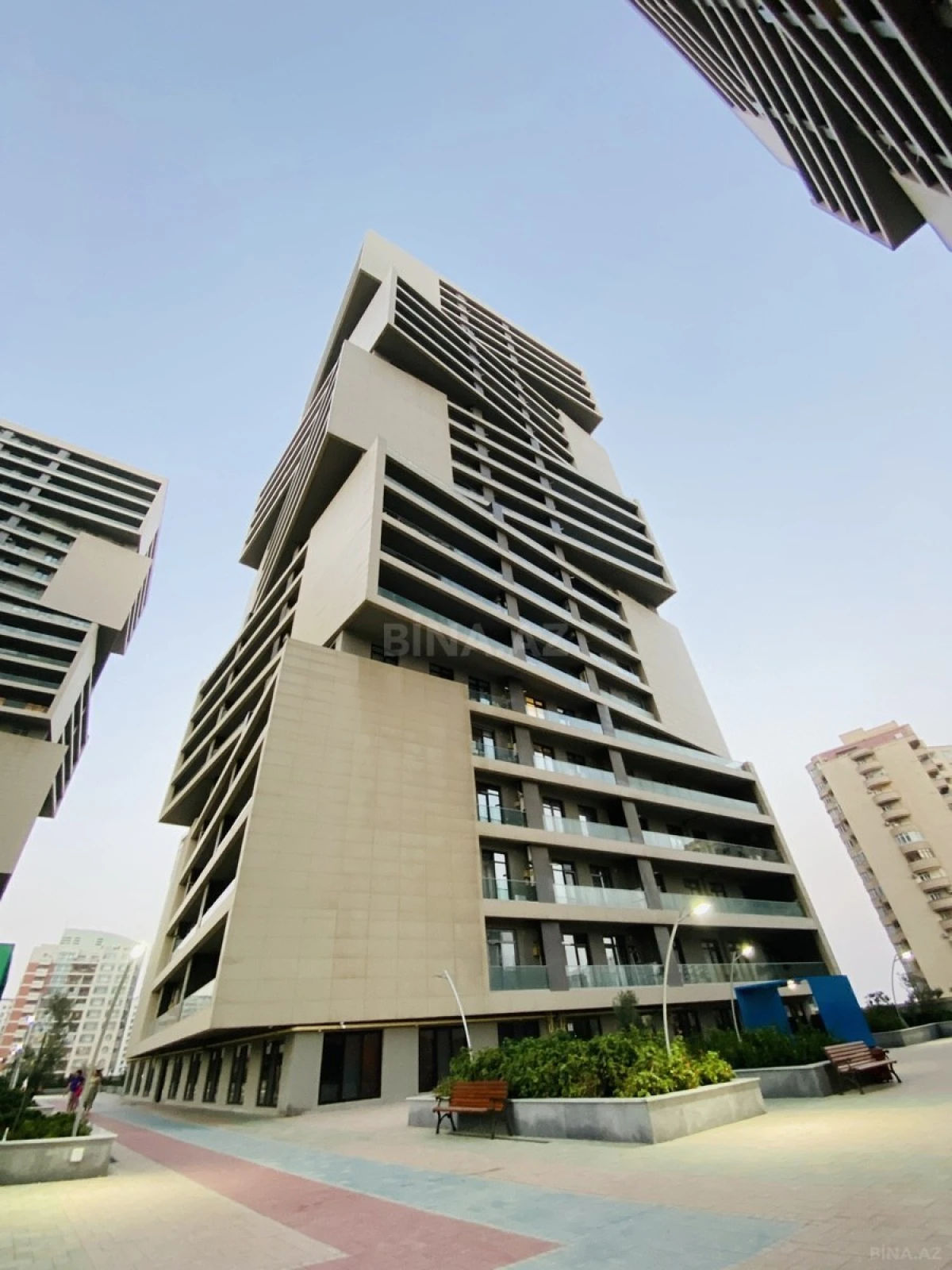 Satılır 2 otaqlı mənzil 105 m²