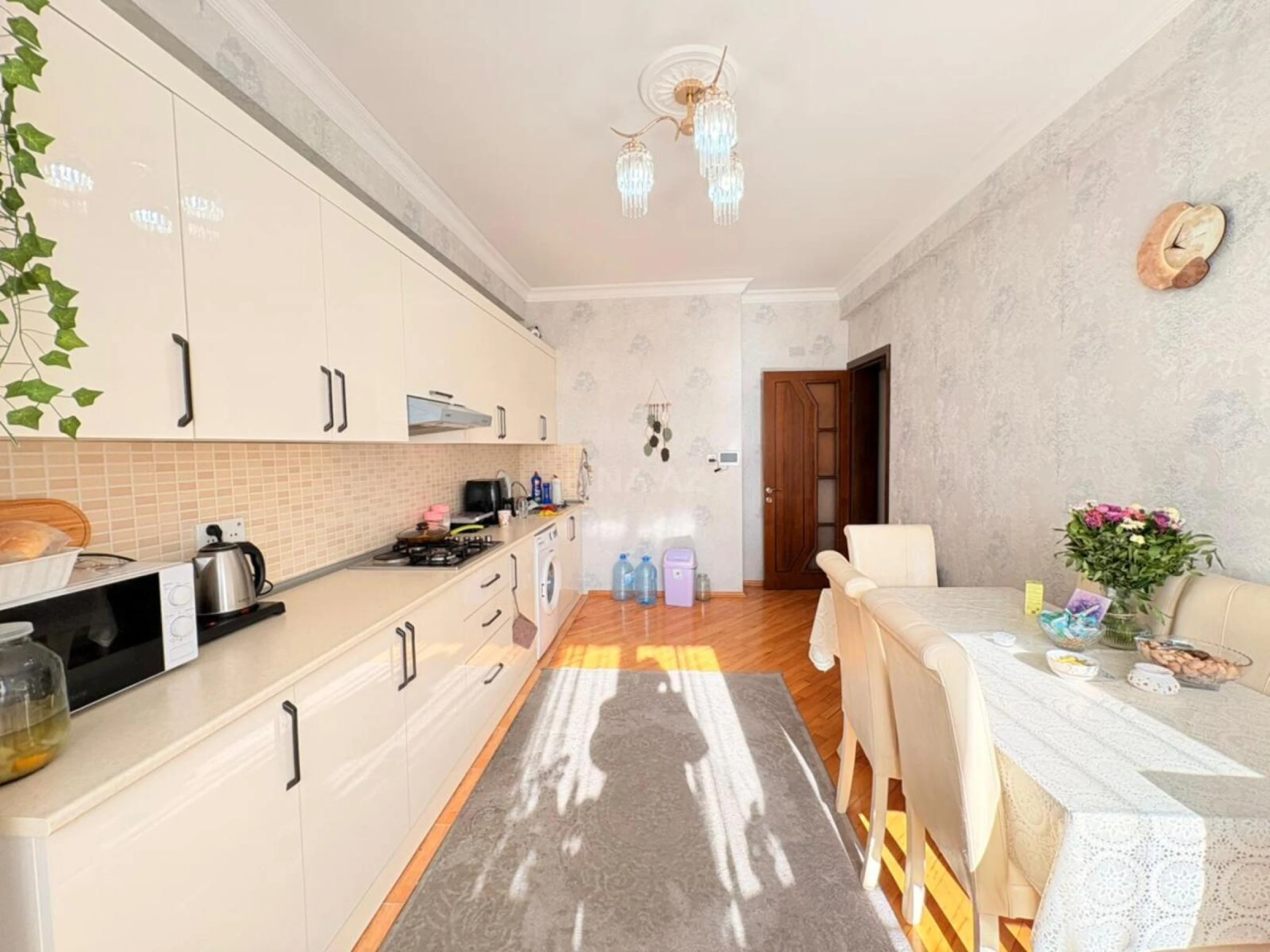 Satılır 2 otaqlı mənzil 102 m²