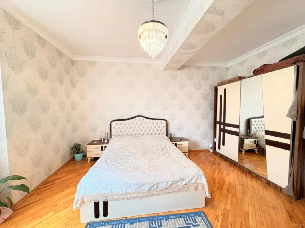 Satılır 2 otaqlı mənzil 102 m²