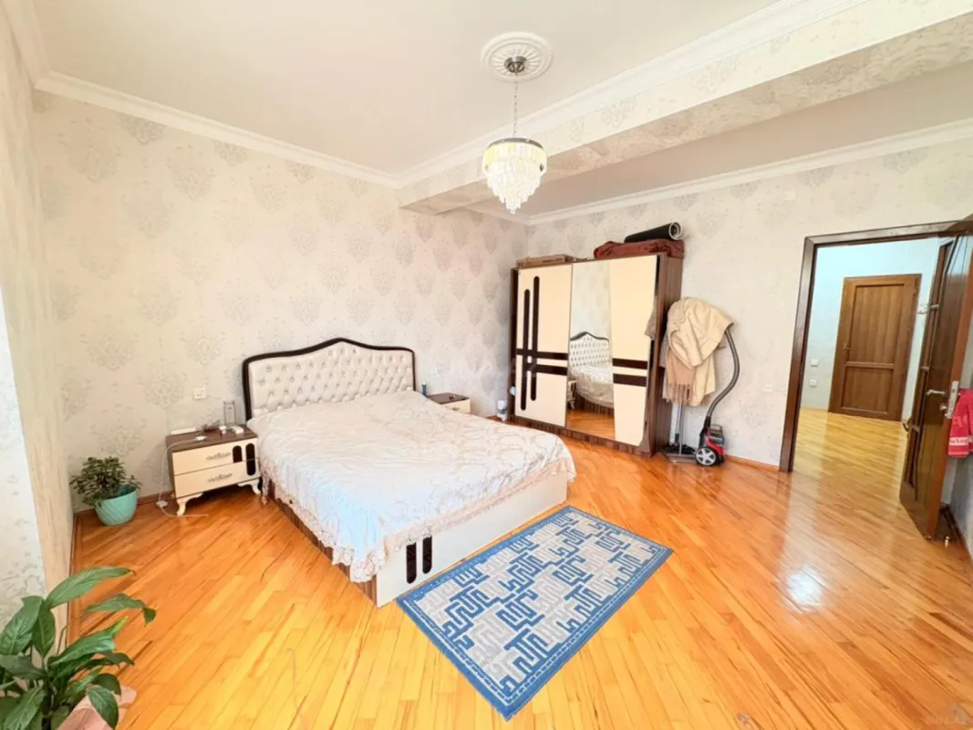 Satılır 2 otaqlı mənzil 102 m²