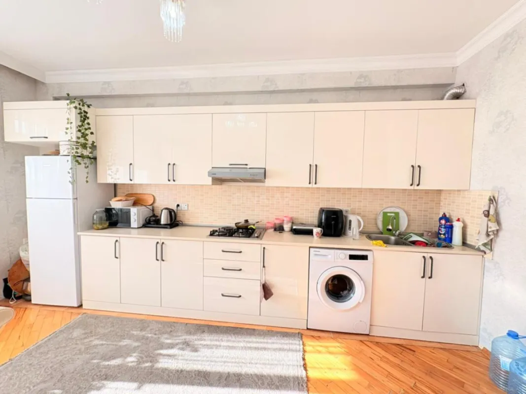Satılır 2 otaqlı mənzil 102 m²