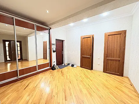 Satılır 2 otaqlı mənzil 102 m²