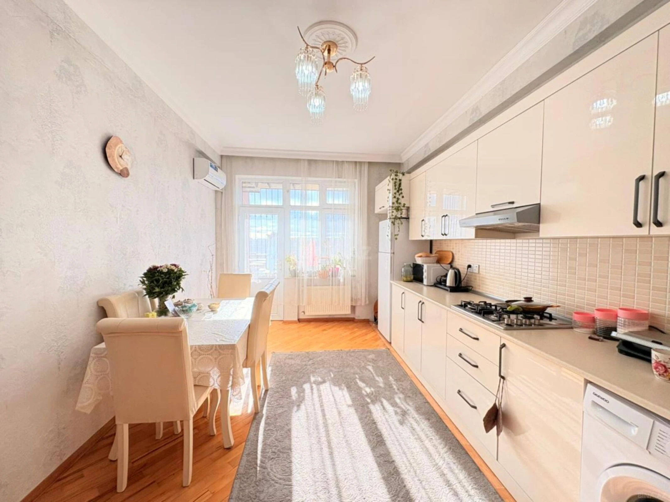 Satılır 2 otaqlı mənzil 102 m²