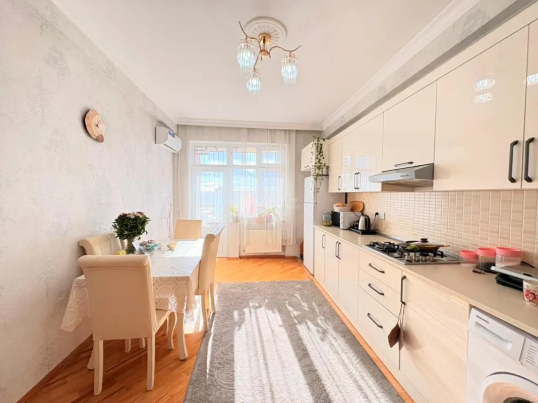 Satılır 2 otaqlı mənzil 102 m²