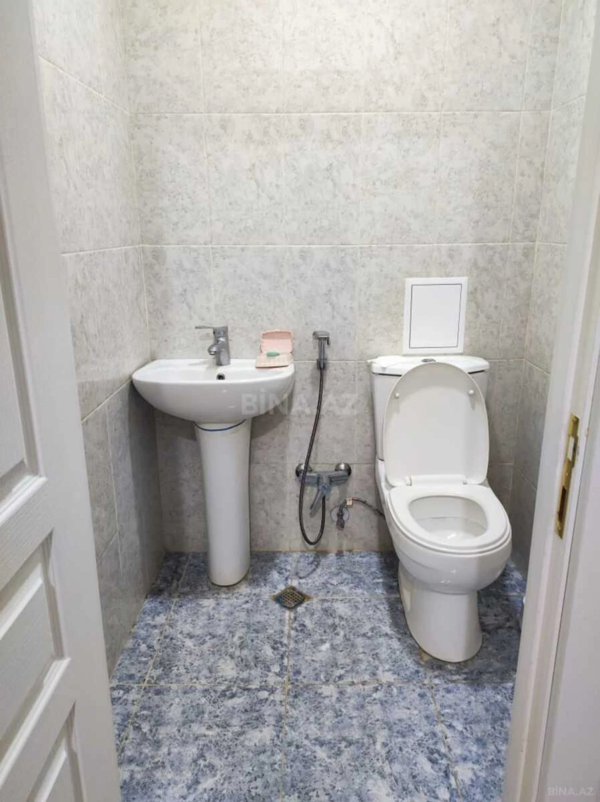 Satılır 4 otaqlı mənzil 110 m²