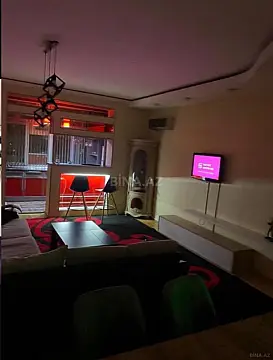 Kirayə verilir 2 otaqlı mənzil 80 m²